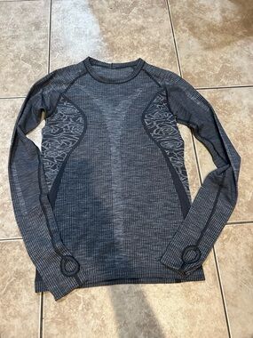 lululemon athletica long sleeve seamless top in charcoal gray and black
